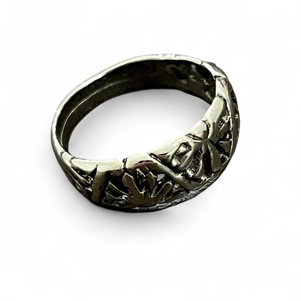 Silver ring with tree design